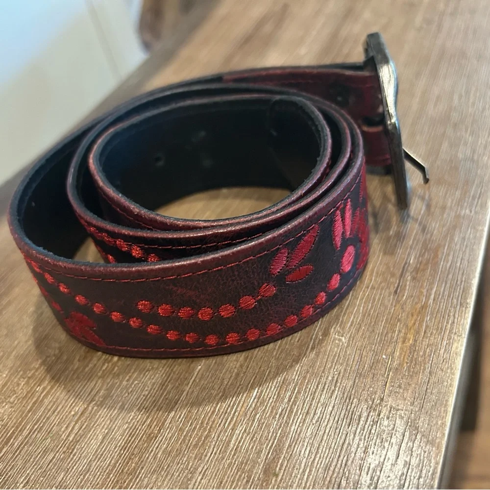 Bed Stu Cobbler Series MOHAWK Embroidered Leaf Leather Belt in red - Picture 4 of 8